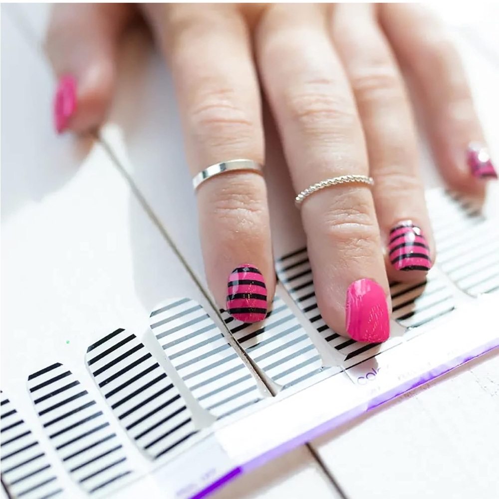 *Retired* Color Street: Between the Lines | Stripes Clear Overlay Black Layer - Picture 5 of 11